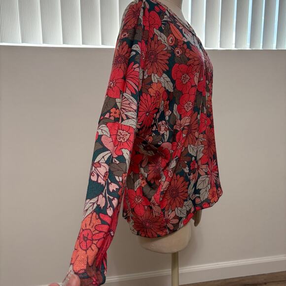 NWT HOPELY Women's Red Floral Print Women's  Waffle Knit Top Medium - Picture 2 of 5